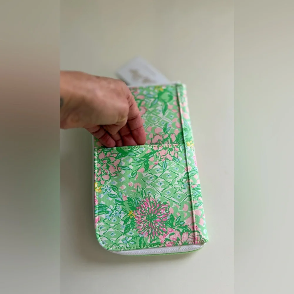 Lilly Pulitzer Green & Pink Floral Zip Travel Wallet perfect for your passport - Picture 3 of 8